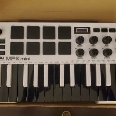 Akai MPK Mini Mk3 - Special Edition White image 4