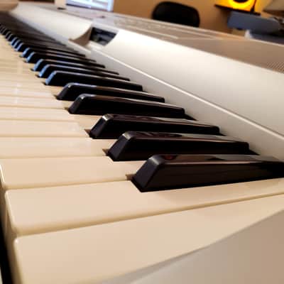 MUST SEE!!! YAMAHA DGX 500 SEMI-WEIGHTED 88-KEY DIGITAL PIANO IN AMAZING CONDITION! image 4