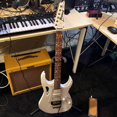 Ibanez JEMJR-WH Steve Vai Signature with Rosewood Fretboard 2015 - 2017 - White image 1