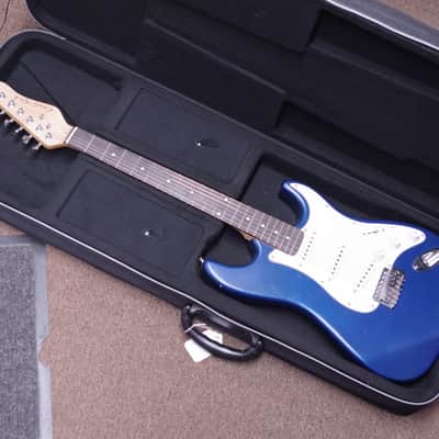 Castlerock SV40 double cutaway electric guitar w/ Case - tremolo - used - blue image 1