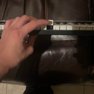IK Multimedia iRig Keys 37-Key Mobile MIDI Keyboard Controller with Lightning 2010s - White image 4