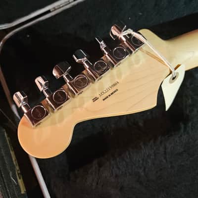 Fender  strat player 11 coral  red Mexico made image 5