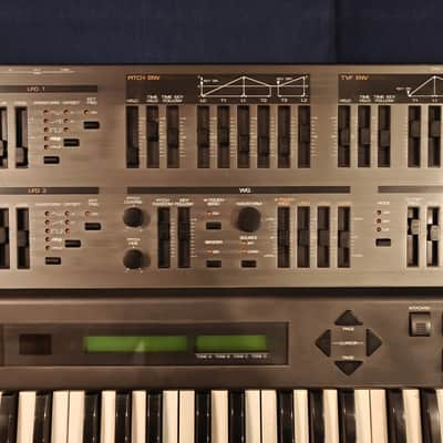 Roland JD-800 61-Key Programmable Synthesizer 1991 - 1995 - Carbon image 3