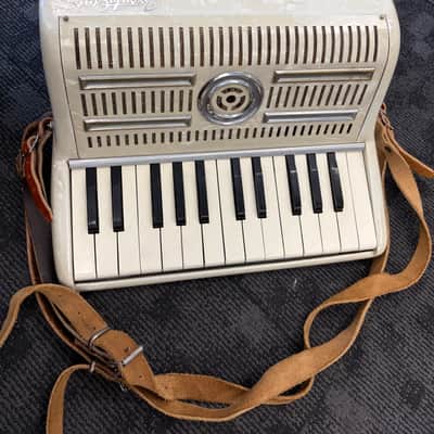 Frontalini 12 Bass Accordion image 2