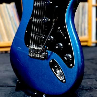 Immagine Squier Stratocaster 2024 - Rare Lake Placid Blue - W/G/B - 7