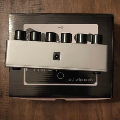 Electro-Harmonix Deluxe Memory Man 550Ms Analog Delay / Chorus / Vibrato 2008 - Present - Black / Silver image 3
