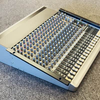 Mackie 1604-VLZ3 16-Channel Mic / Line Mixer image 3