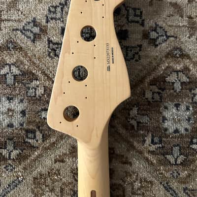 Fender Player Series Left-Handed Jazz Bass Neck, 20 Medium Jumbo Frets, 9.5 Radius w/ Pau Ferro Fingerboard image 5