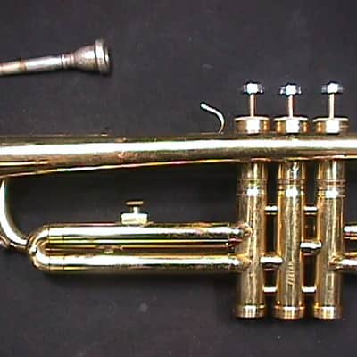 A  U.S.A. Made Kingston Bb Trumpet in a Hard Case as-is   40 T image 5