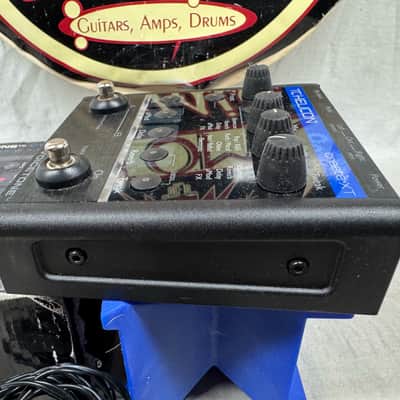 TC Helicon VoiceTone Create XT Vocal Multi-Effects Processor Pedal with Power Supply + Box imagen 4