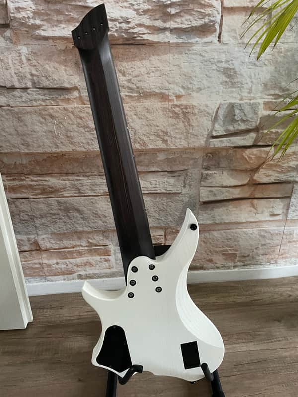 GOC Guitars 8 string headless Guitar Ilumina 2023 - White | Reverb