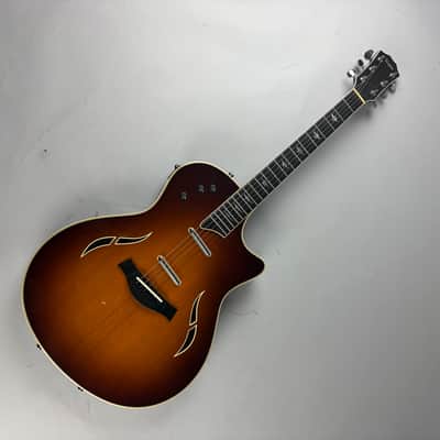 Taylor Triple Pickup T5c - Spruce Top Deluxe 2 single coils, and a Transducer.... Original Hardshell case image 2