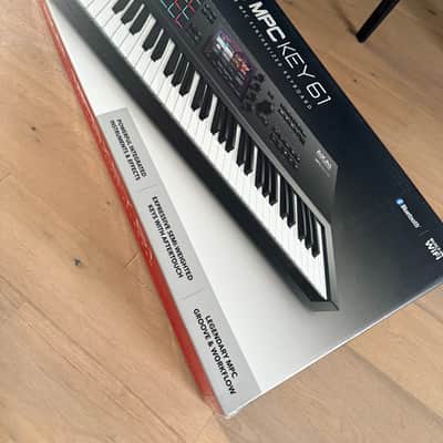 Akai MPC Key 61 Standalone Workstation Synthesizer 2022 - Present - Black image 5
