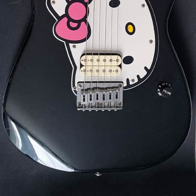 Squier Hello Kitty Stratocaster 2006 Black - Discontinued, Cult Collectible image 2