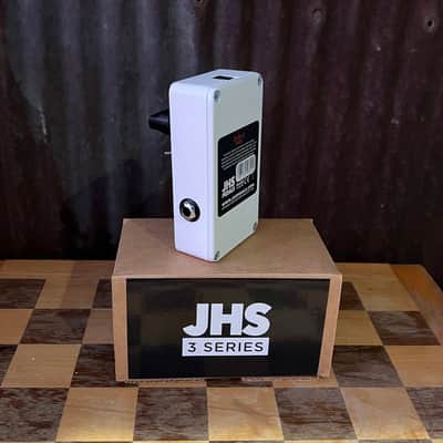 JHS 3 Series Harmonic Tremolo image 3