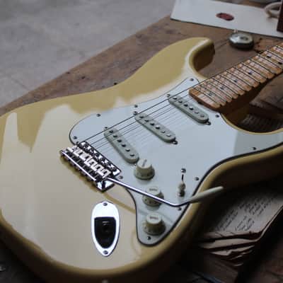 FENDER "Custom Shop Yngwie Malmsteen Vintage White, Scalloped Maple" HARDCASE, PAPERS, STRAP, 3, 68 KG image 3
