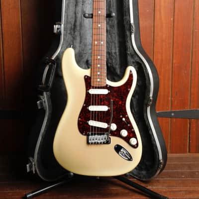 Fender 40th Anniversary Deluxe Strat Plus Vintage Blonde Electric Guitar 1994 Pre-Owned image 2