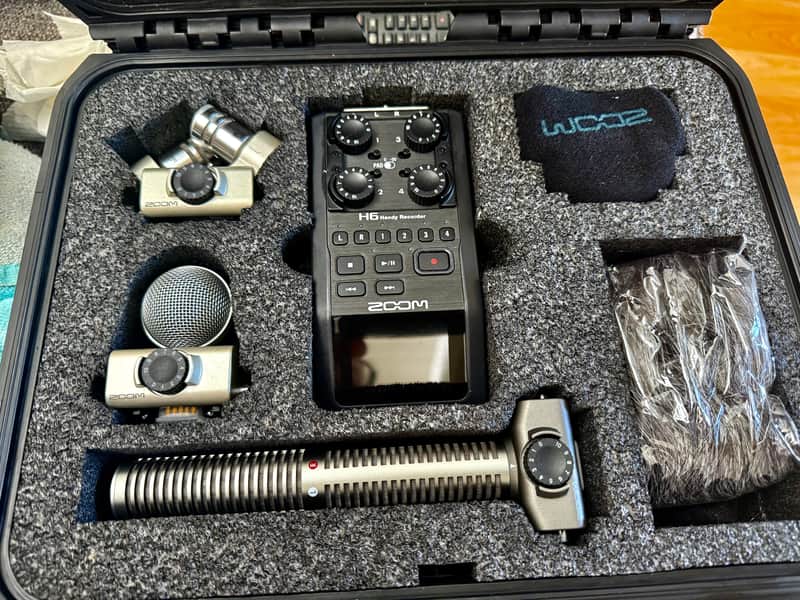Zoom H6 All Black 6-track Portable Recorder Bundle W/ Accessories image 1