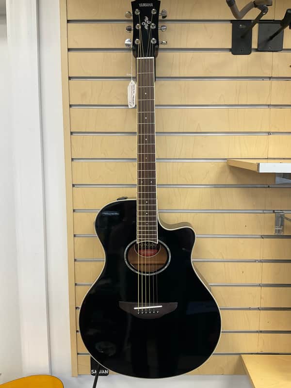 Yamaha APX600 Thinline with Electronics 2010s - Black image 1