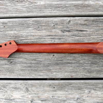 Stratocaster neck, mahogany, 22 frets, leveled and polished, 9,5" radius image 4