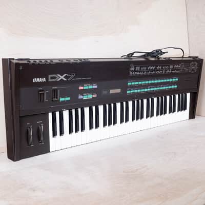 Yamaha DX7 Programmable Algorithm Synthesizer 1980s Japan 100V MIJ Black w/ Hard Case