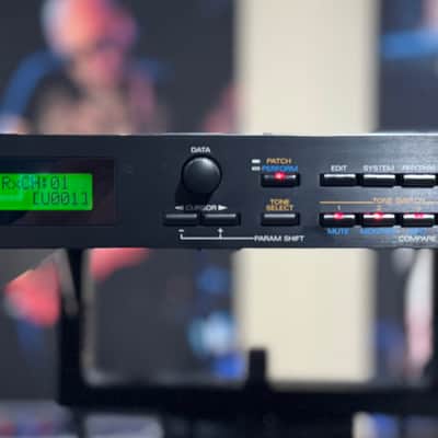 Roland JV-880 Multi Timbral Synthesizer Module - great condition