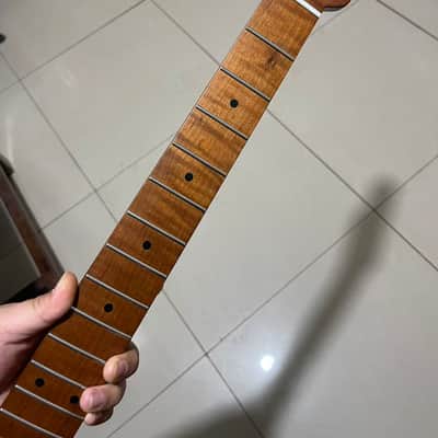 1 Reverse headstock stainless steel 22 frets Roasted flame Maple guitar neck 25.5inch hole 10mm Reverse headstock SS 22 frets Roasted flame Maple Electric guitar neck tiger25.5 Satin image 1