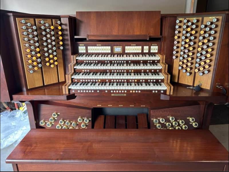 Johannus MONARKE II 2000 - WOODEN image 1