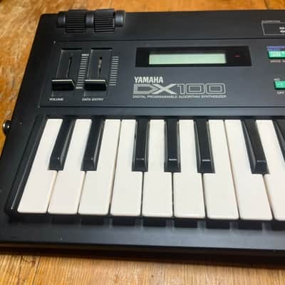 Yamaha DX100 Programmable Algorithm Synthesizer 1985 - Black image 10