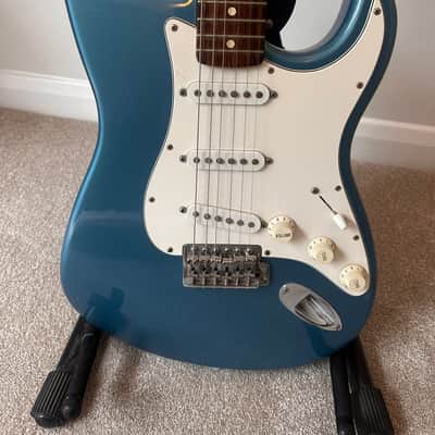 Fender Stratocaster MIM 1995 Made in Mexico (MN5) Electric Guitar + Stand 1995 - Lake Placid Blue Metallic image 3