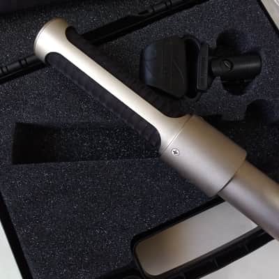 AEA Nuvo N22 - Active Near-field Ribbon Microphone - boxed with accessories image 7