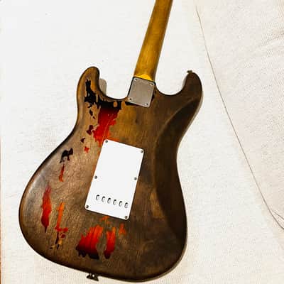 Fender Custom Shop Rory Gallagher Tribute Stratocaster 2004 - Present - 3-Color Sunburst image 4