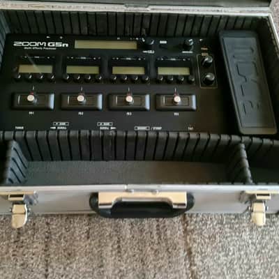 Zoom G5n Multi-Effects Processor + Custom Aluminum Flight Case + Original Power Supply image 4