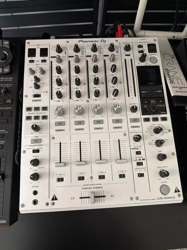 Pioneer DJM-900NXS2 4-channel DJ Mixer with Effects