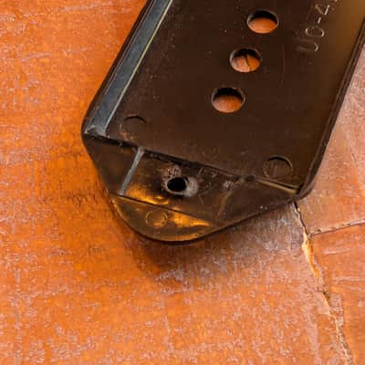 Gibson P90 Guitar Pickup Cover Vintage 1960s Hard To Find Slant UC-455 Black image 8
