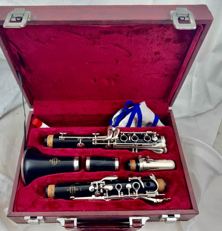 Buffet Crampon E11 Intermediate Bb Clarinet 2010s - Black image 1