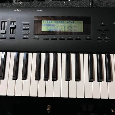 Roland D-70 76-Key Super LA Synthesizer 1990 - 1994 - Black image 6