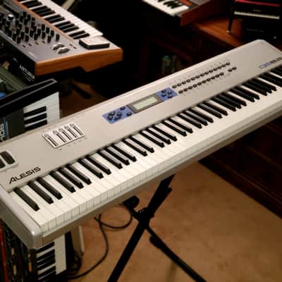 MUST SEE!!! ALESIS QS8.2 STAGE PIANO FULLY SERVICED AND IN AMAZING CONDITION!