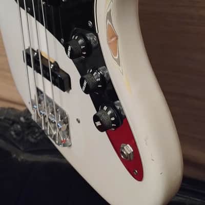 Fender Jazz Bass 1978 Olympic White – All Original Electronics – Vintage Hard Case + Manual image 4