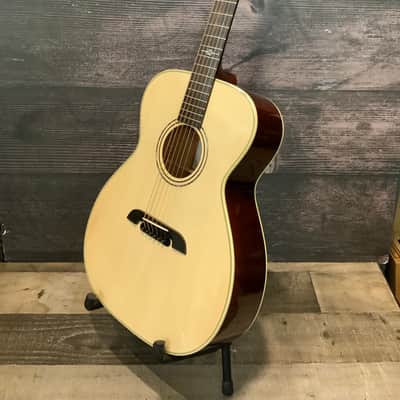 Alvarez Yairi FYM60HD Honduran Folk/OM Acoustic Guitar with case image 10
