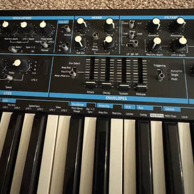 Novation Bass Station II 25-Key Monophonic Synthesizer 2013 - Present - Black