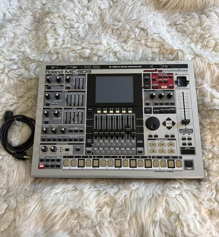 Roland MC-909 Groovebox | Reverb