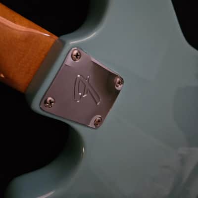 Fender Musicmaster Bass Daphne Blue image 10