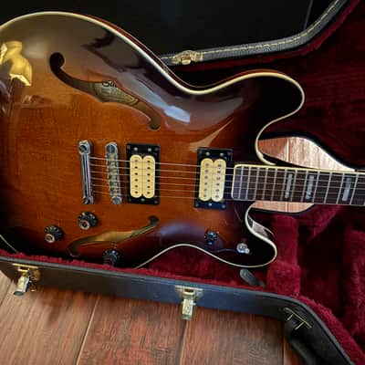 Guild Starfire IV SF 4D 1981 USA vintage with factory DiMarzio pickups OG plush hardshell case image 7