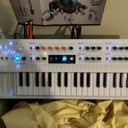 Arturia MiniFreak Vocoder 37-Key 6-Voice Polyphonic Hybrid Synthesizer 2025 - Present - White