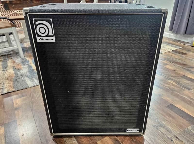 Ampeg SVT-410HLF Classic Series 500-Watt 4x10" Bass Speaker Cabinet