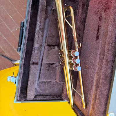 Yamaha YTR-2335 - Gold image 2