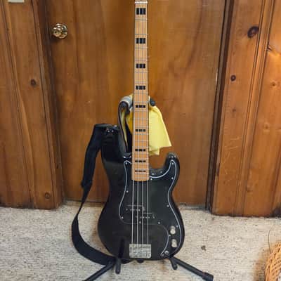 Squier Classic Vibe '70s Precision Bass 2015 - Present - Black image 1