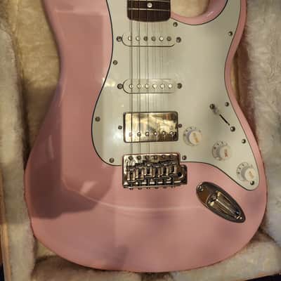 Squier Classic Vibe ’60s Stratocaster HSS Shell Pink + CME Pink Hardshell Case image 3