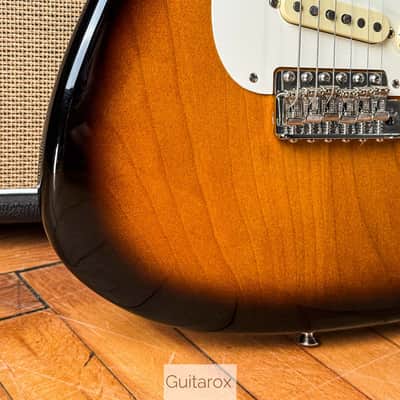 2016 Fender Eric Johnson Stratocaster 2 Tone SB image 5